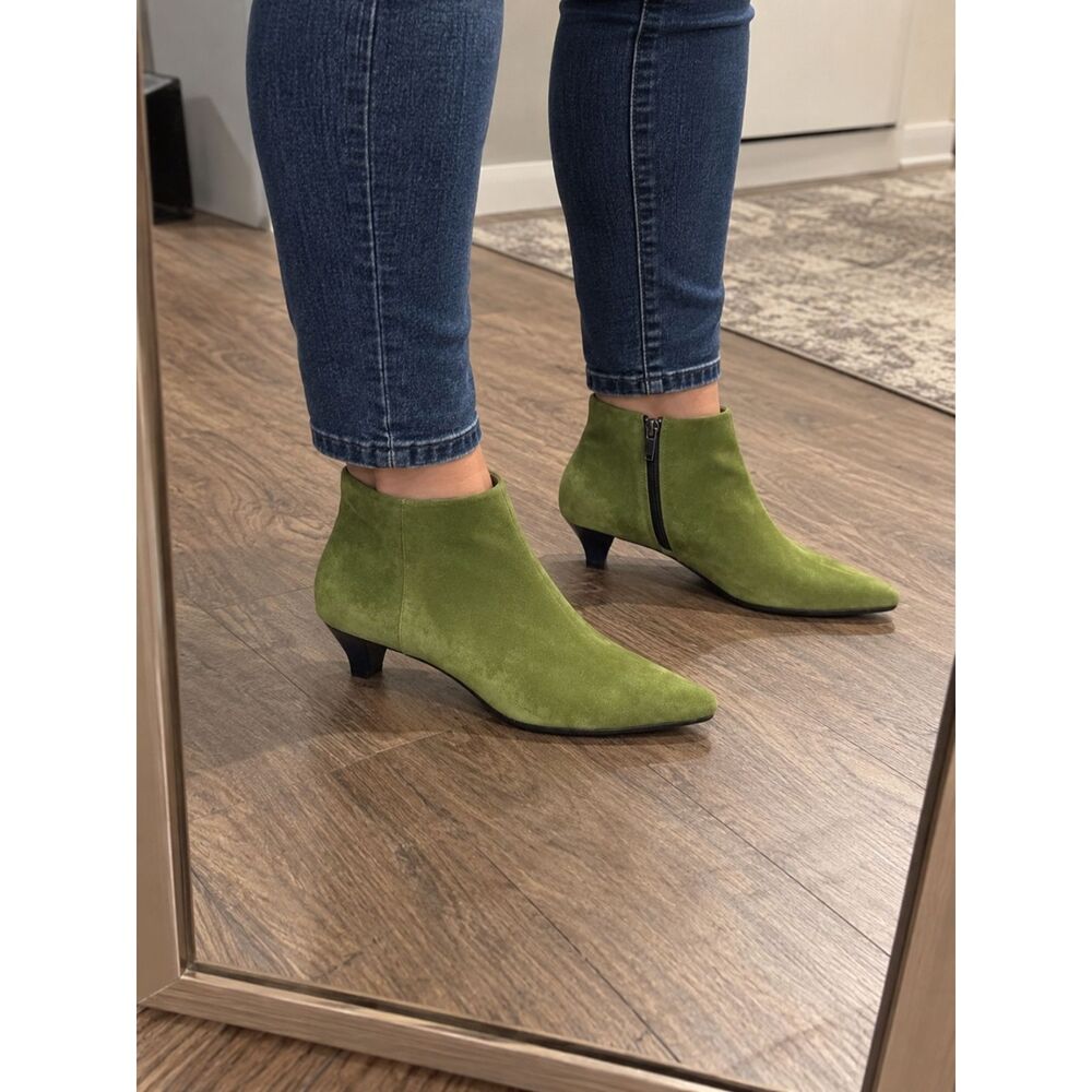 Vintage Unisa Wilbur Chartreuse Suede Kitten Heel Boots Size 8.5B